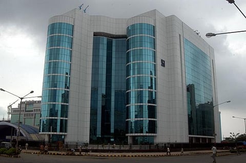 சட்டவிரோதமாக பொதுமக்களிடமிருந்து முதலீடு திரட்டும் நிறுவனங்களுக்கு செபி அதிரடி