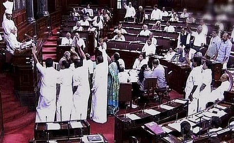 ஜெயலலிதாவுக்கு எதிரான கட்டுரை: நாடாளுமன்றத்தில் அதிமுக கடும் அமளி