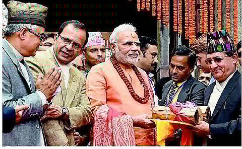 பசுபதிநாத் கோயிலில் மோடி வழிபாடு