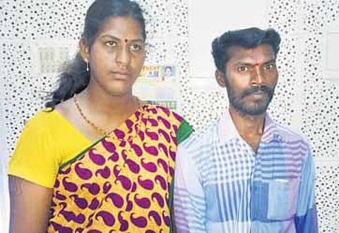 திருநங்கையை திருமணம் செய்துகொள்ள ஆட்சியரிடம் இளைஞர் கோரிக்கை: சட்டப்படி அங்கீகாரம் வழங்க வேண்டுகோள்