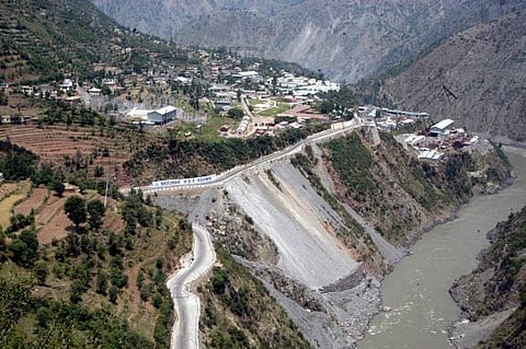 செனாப் நதியில் அடித்துச் செல்லப்பட்ட ராணுவ வீரரைப் பிடித்துச் சென்ற பாகிஸ்தான் ராணுவம்