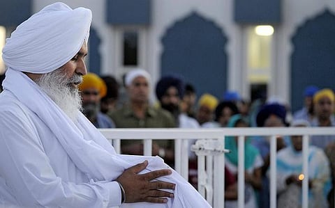 அமெரிக்காவில் சீக்கியர் மீது லாரியை ஏற்றிய சம்பவம்: தீவிரவாதி என அழைத்து இனவெறித் தாக்குதல்