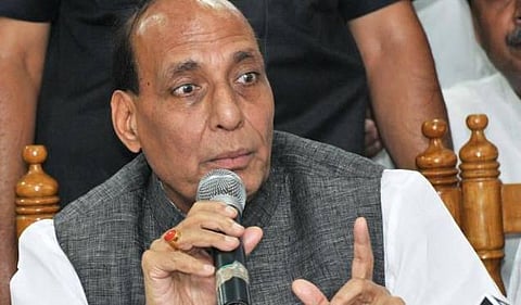 பிரதமர் மோடி சர்வாதிகாரியோ மதவாதியோ அல்ல: ராகுலுக்கு ராஜ்நாத் பதில்