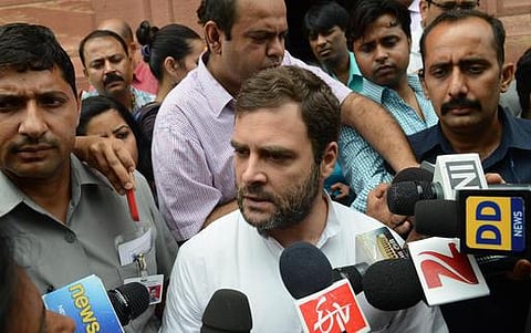 மதக் கலவர பிரச்சினையால் மக்களவை ஒத்திவைப்பு: அவை நடுவில் ராகுல் அமளி