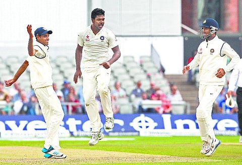 4-வது டெஸ்ட் மழையால் பாதிப்பு - இங்கிலாந்து-237/6