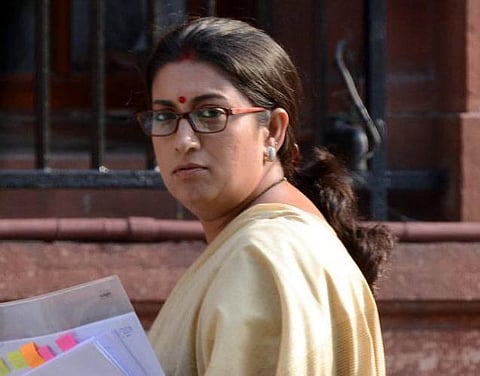 நான் யேல் பல்கலை. பட்டதாரி: அமைச்சர் ஸ்மிருதி இரானி