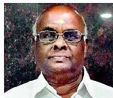 பரிசோதகரின் மனிதாபிமானமற்ற செயல்: ரயிலில் தரையில் படுத்து முதியவர் பயணம் - அமைச்சர், அதிகாரிகளுக்கு புகார் மனு