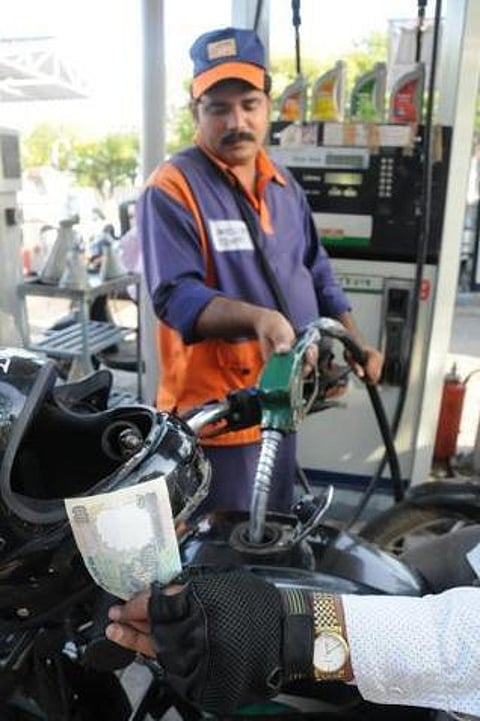 ஆக. 15-ல் பெட்ரோல் விலை குறைய வாய்ப்பு