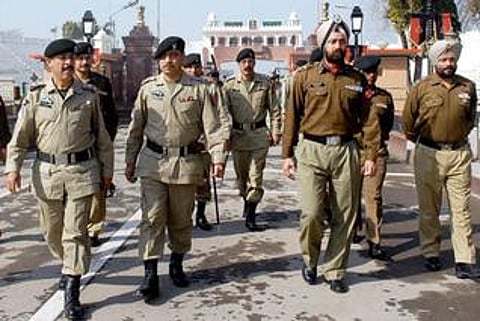 எல்லையில் துப்பாக்கிச் சூடு: இந்திய தூதருக்கு பாகிஸ்தான் சம்மன்