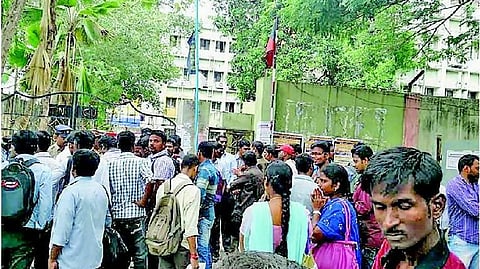 கூட்டுறவு வங்கி பணி நியமனத்துக்கு காத்திருக்கும் 7,200 பேர்