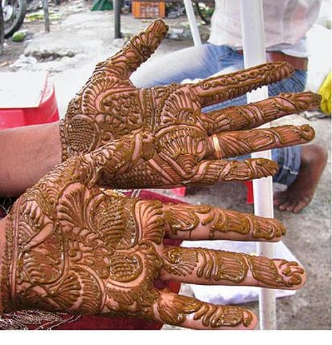 மணப்பெண் மருதாணி வைக்கவில்லை: திருமணத்தை நிறுத்திய மணமகன்