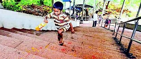 திருமலைக்கு 40 நிமிடத்தில் நடந்து சென்ற 4 வயது சிறுவன்