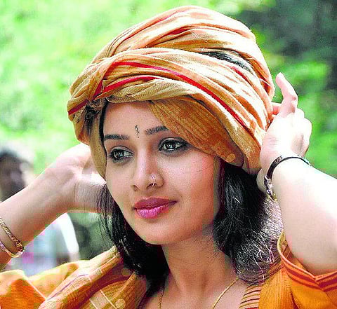 பதற வைக்கும் சினேகா