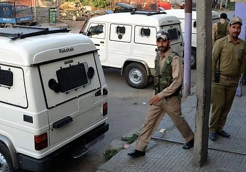 ஜம்மு - காஷ்மீரில் தீவிரவாதிகள் தாக்குதல்: ராணுவ வீரர்கள் இருவர் பலி