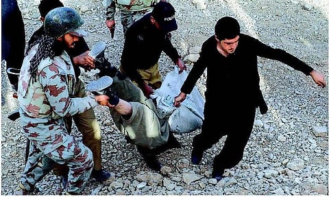 பாகிஸ்தானில் விமானப்படை தளங்களை தகர்க்க முயன்ற 10 தீவிரவாதிகள் சுட்டுக்கொலை: 2 மாதங்களில் 3-வது சம்பவம்