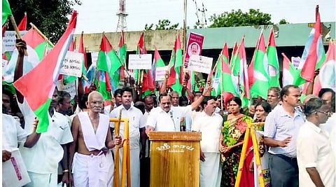 மதுவிலக்கை அமல்படுத்தினால் 2016-ல் மீண்டும் அதிமுக ஆட்சி: தமிழருவி மணியன் பேச்சு