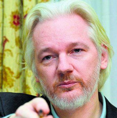 கைது அபாயம் நீங்கும் வரை அசாஞ்சே வெளியே வர மாட்டார்