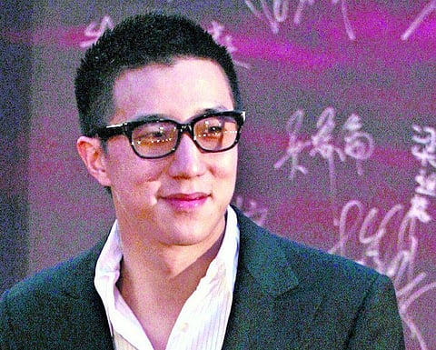 மன்னிப்பு கோரினார் ஜாக்கி சான் மகன்: போதைப் பொருள் வழக்கில் கைது எதிரொலி