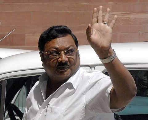 அழகிரியை மீண்டும் திமுகவில் சேர்க்க முடிவு: சமாதானப் பேச்சுவார்த்தையில் சுமுக உடன்பாடு