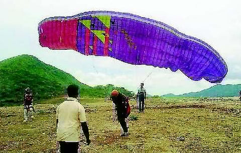 கொடைக்கானல் அருகே மன்னவனூரில் ஆக. 23 முதல் வான் சாகச விளையாட்டு: சுற்றுலாப் பயணிகள், மாணவர்கள் ஆர்வம்