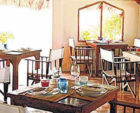 அலைகளின் மேல் அதிசய உணவகம்