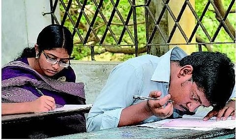 பார்வையற்றவர்களுக்கு தென்னிந்தியாவில் இரண்டே ஐ.ஏ.எஸ். தேர்வு மையங்கள்: நீண்ட தூரம் பயணம் செய்ய வேண்டிய நிலையால் சிரமம்