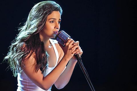 கலாய்த்துக் கொண்ட ஆலியா பட்: கொண்டாடும் ரசிகர்கள்