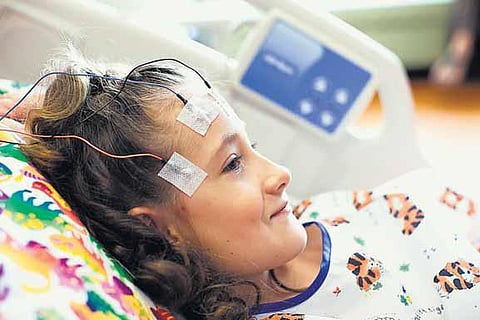 காய்ச்சல் வலிப்பு குழந்தைகளை எப்படிப் பாதிக்கும்?