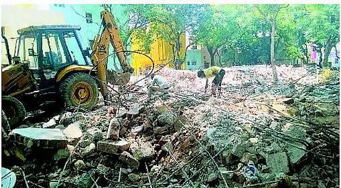 ஆவடியில் பூங்கா அமைப்பதற்காக பள்ளி கட்டிடம் இடிப்பு? - பொதுமக்கள் குற்றச்சாட்டு: நகராட்சி நிர்வாகம் மறுப்பு