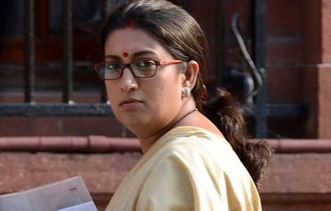 குரு உத்சவ் என்பது கட்டுரைப் போட்டி: மனிதவள மேம்பாட்டுத்துறை அமைச்சர் ஸ்மிருதி இரானி விளக்கம்