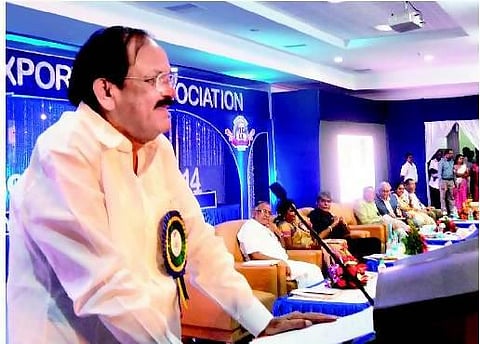 நிலையான வளர்ச்சியை இலவசம் அளிக்காது: வெங்கய்ய நாயுடு பேச்சு