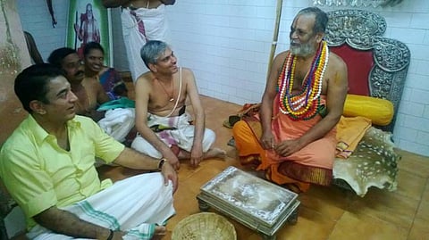 நெற்றியில் விபூதி.. மடாதிபதியுடன் சந்திப்பு.. நாத்திகத்தை மறந்தாரா கமல்?