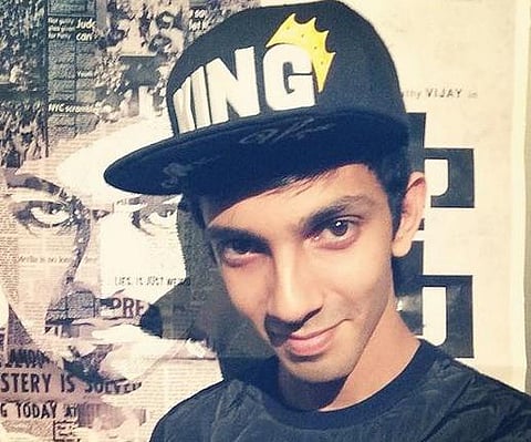 கத்தியை இணையத்தில் பிரபலப்படுத்த புது உத்தி!