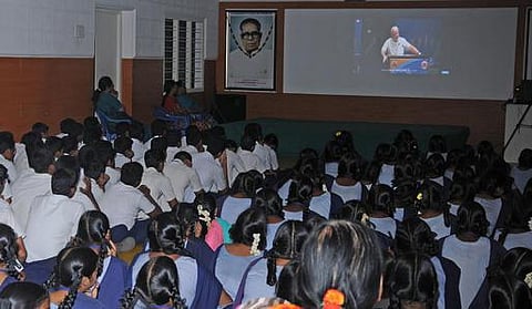 மோடி கலந்துரையாடல் சொல்லும் சேதி: பிரதமர் ஆக இந்தி பேச வேண்டும் என்பதா?