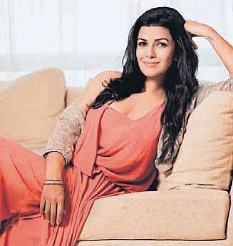 பாலிவுட் வாசம்: நிறம் மாறிய நிம்ரத்