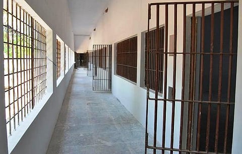 அதிக நாட்கள் சிறையில் வாடும் விசாரணைக் கைதிகளுக்கு விடுதலை: மாநில அரசுகளுக்கு உச்ச நீதிமன்றம் கெடு