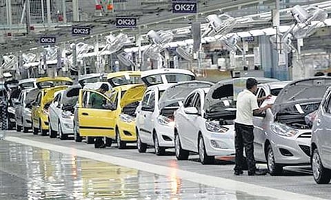 டீசல் விலை தொடர் உயர்வு எதிரொலி: பெட்ரோல் கார்கள் வாங்க ஆர்வம் காட்டும் மக்கள் - கடந்த ஆண்டை ஒப்பிடுகையில் 15% அதிகரிப்பு