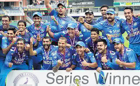 உலகக் கோப்பையை தக்கவைக்க பந்துவீச்சை மேம்படுத்த வேண்டும்: இந்திய கேப்டன் தோனி வலியுறுத்தல்