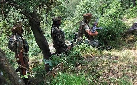 காஷ்மீரில் ஊடுருவல் முயற்சி முறியடிப்பு: 3 தீவிரவாதிகள் சுட்டுக்கொலை