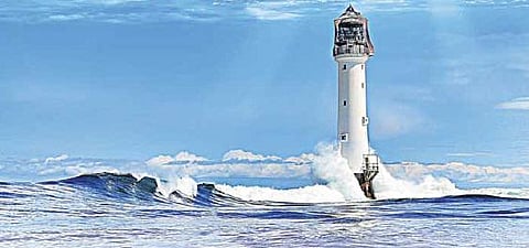 கடல் நடுவே கலங்கரை விளக்கம்