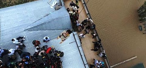 ஜம்மு-காஷ்மீர் வெள்ளம்: பலி 220 ஆக அதிகரிப்பு; இதுவரை 76,000 பேர் மீட்பு