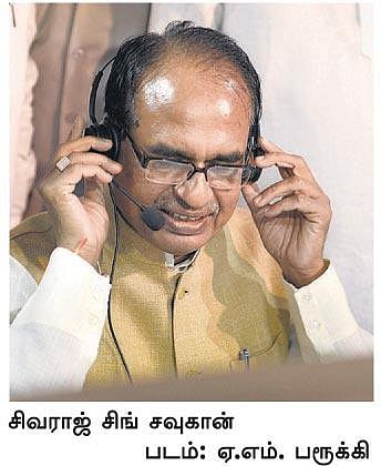 ஹலோ! உங்களின் குறை தீர்க்கப்பட்டு விட்டதா?: போனில் கேட்கும் ம.பி. முதல்வர்