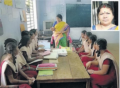 5 ஆண்டுகள் ஊதியம் இல்லாதபோதும் உழைக்க தயங்காத ஆசிரியை: கண்டுகொள்ளுமா தமிழக கல்வித் துறை?