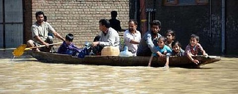 ஜம்மு-காஷ்மீர் வெள்ளம்: உதவியை எதிர்நோக்கி 6 லட்சம் மக்கள் தவிப்பு