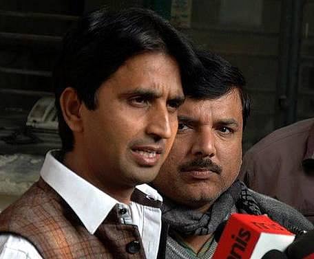 ஆம் ஆத்மியிலிருந்து விலகுகிறார் குமார் விஸ்வாஸ்? - பிரதமர் நரேந்திர மோடியை பாராட்டி பேசியதால் சர்ச்சை