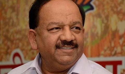 ஜம்மு - காஷ்மீர் மருத்துவ முகாம்களில் சுகாதார அமைச்சர் ஆய்வு மேற்கொள்கிறார்