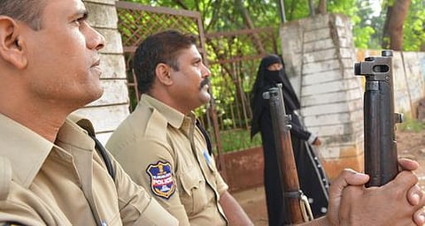 9 மாநிலங்களில் இடைத்தேர்தல்: பலத்த பாதுகாப்புடன் வாக்குப்பதிவு