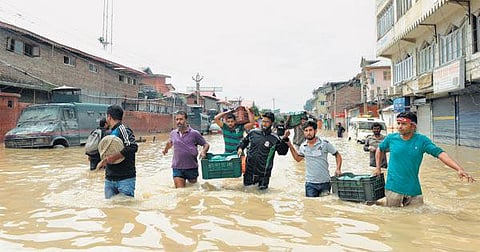 வெள்ளத்தால் உயிரிழந்தோர் குடும்பங்களுக்கு தலா ரூ.3.5 லட்சம் இழப்பீடு: ஜம்மு-காஷ்மீர் முதல்வர் அறிவிப்பு
