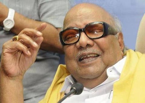 விசாரணை ஆணையம் முன்பு கருணாநிதி ஆஜராக தேவையில்லை: உயர் நீதிமன்றம் உத்தரவு