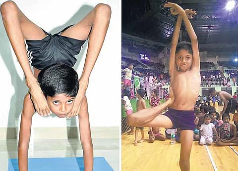 யோகாவை சுவாசிக்கும் சிறுவன்